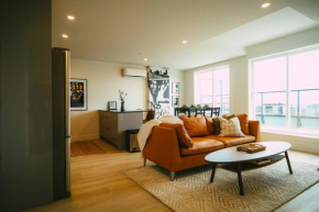 Chic Cozy Retreat - 2BR - Stunning North End Views